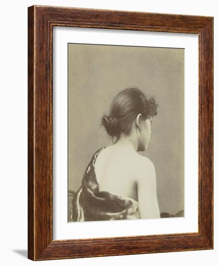 Jeune femme de trois -quarts dos, coiffée d'un chignon en buste-null-Framed Giclee Print