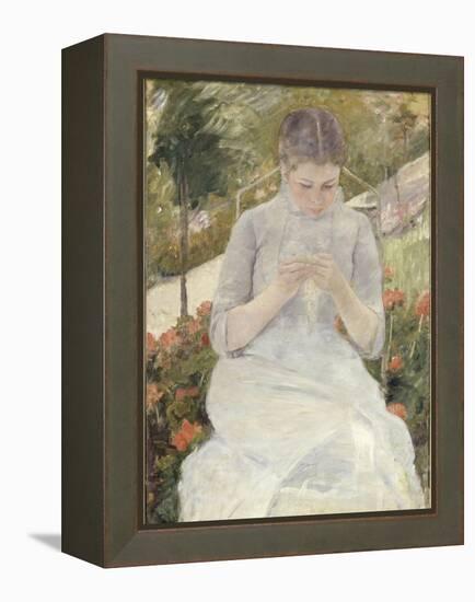 Jeune fille au jardin, dit aussi Femme cousant dans un jardin-Mary Cassatt-Framed Premier Image Canvas