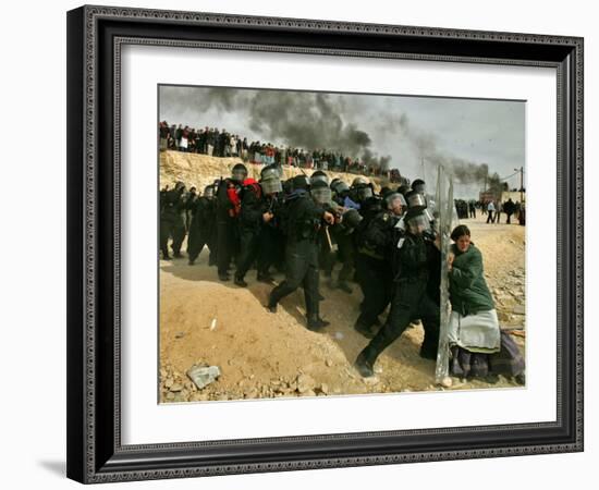 Jewish Settler Struggles with an Israeli Security Officer as Authorities Evacuated the Settlement-null-Framed Photographic Print