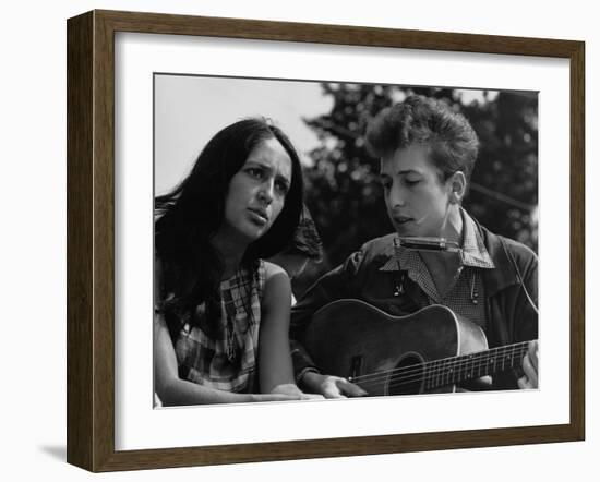 Joan Baez and Bob Dylan Singing at the 1963 Civil Rights March on Washington-null-Framed Photo