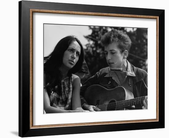 Joan Baez and Bob Dylan Singing at the 1963 Civil Rights March on Washington-null-Framed Photo