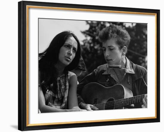 Joan Baez and Bob Dylan Singing at the 1963 Civil Rights March on Washington-null-Framed Photo