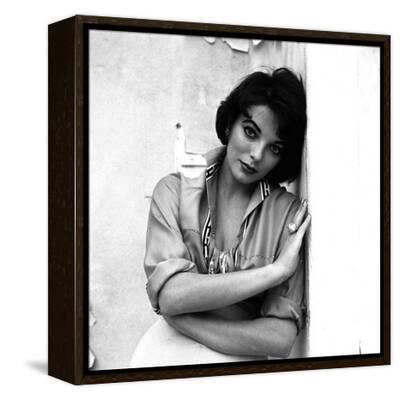 joan collins smoking cigarettes Dynasty aesthetic 80s Joan Collins, English actress born