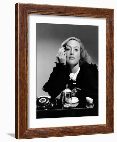 JOAN CRAWFORD dans les annees 30 JOAN CRAWFORD IN THE 30'S (b/w photo)-null-Framed Photo