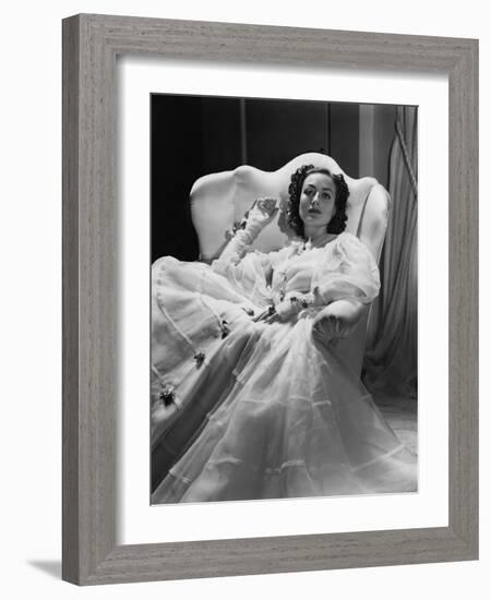 JOAN CRAWFORD dans les annees 30 JOAN CRAWFORD IN THE 30'S (b/w photo)-null-Framed Photo