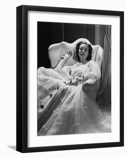 JOAN CRAWFORD dans les annees 30 JOAN CRAWFORD IN THE 30'S (b/w photo)--Framed Photo