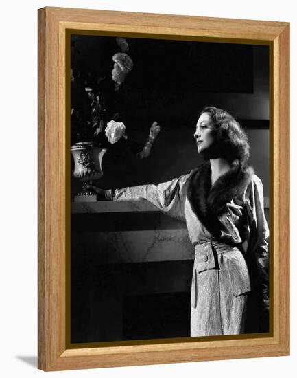 JOAN CRAWFORD dans les annees 30 JOAN CRAWFORD IN THE 30'S (b/w photo)-null-Framed Stretched Canvas