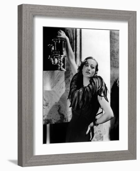 JOAN CRAWFORD dans les annees 30 JOAN CRAWFORD IN THE 30'S (b/w photo)-null-Framed Photo