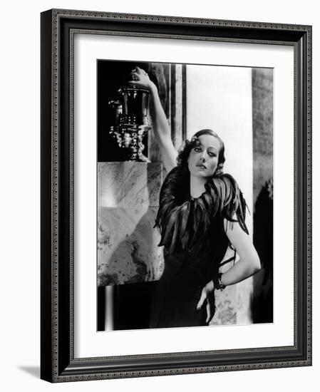 JOAN CRAWFORD dans les annees 30 JOAN CRAWFORD IN THE 30'S (b/w photo)-null-Framed Photo