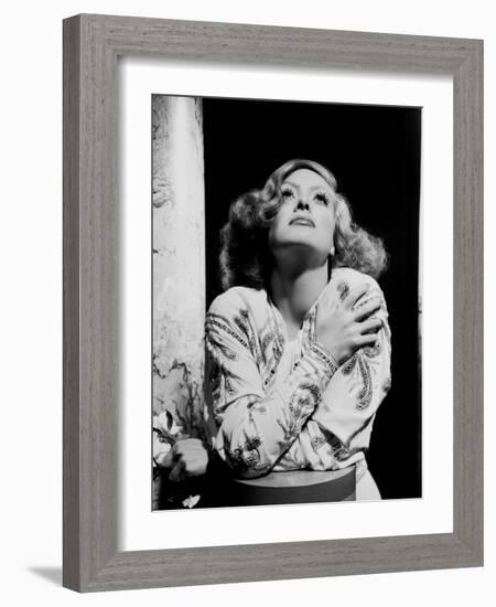 JOAN CRAWFORD dans les annees 30 JOAN CRAWFORD IN THE 30'S Hollywood U.S.A (b/w photo)-null-Framed Photo