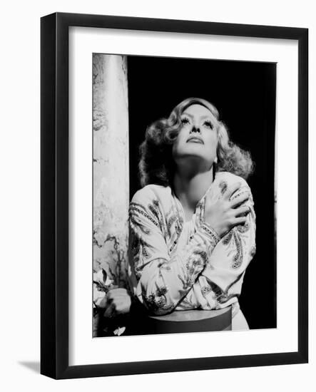 JOAN CRAWFORD dans les annees 30 JOAN CRAWFORD IN THE 30'S Hollywood U.S.A (b/w photo)--Framed Photo