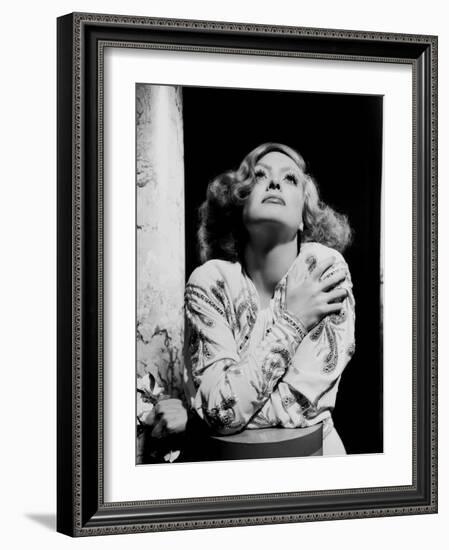 JOAN CRAWFORD dans les annees 30 JOAN CRAWFORD IN THE 30'S Hollywood U.S.A (b/w photo)-null-Framed Photo
