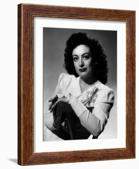 JOAN CRAWFORD dans les annees 40 JOAN CRAWFORD in the 40's (b/w photo)-null-Framed Photo