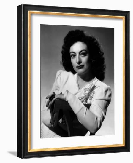 JOAN CRAWFORD dans les annees 40 JOAN CRAWFORD in the 40's (b/w photo)-null-Framed Photo