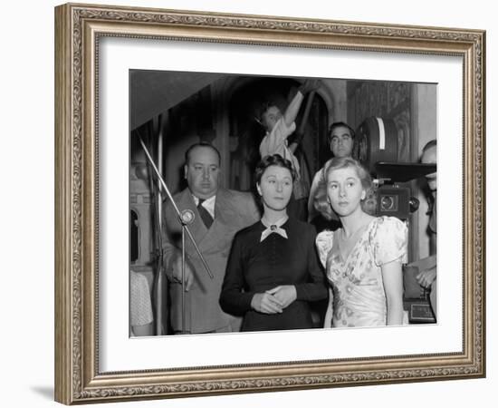 Joan Fontaine, Judith Anderson, Alfred Hitchcock, Rebecca, 1940-null-Framed Photographic Print