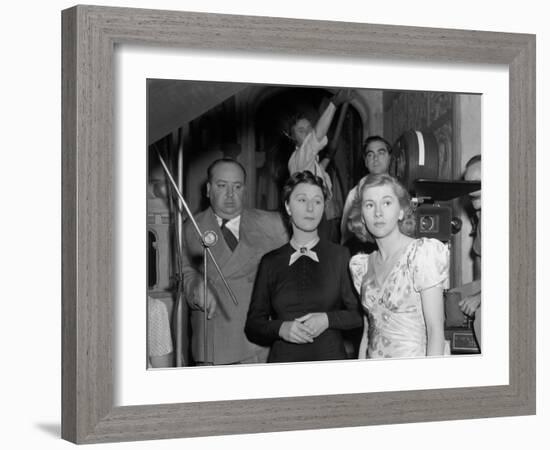 Joan Fontaine, Judith Anderson, Alfred Hitchcock, Rebecca, 1940-null-Framed Photographic Print