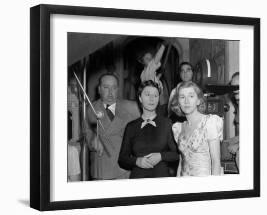 Joan Fontaine, Judith Anderson, Alfred Hitchcock, Rebecca, 1940-null-Framed Photographic Print