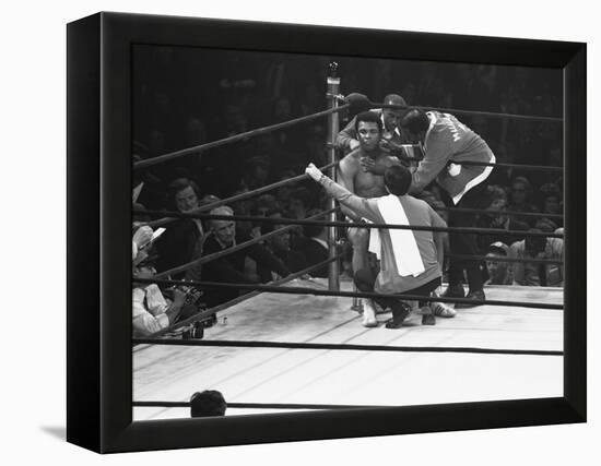 Joe Frazier Vs. Mohammed Ali at Madison Square Garden-John Shearer-Framed Premier Image Canvas