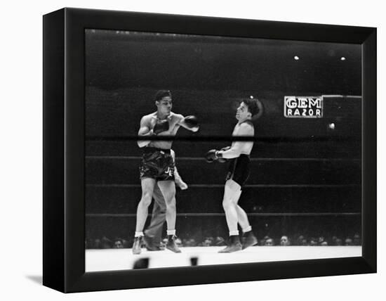 Joe Louis, Negro Boxer Fighting Perry-Peter Stackpole-Framed Premier Image Canvas