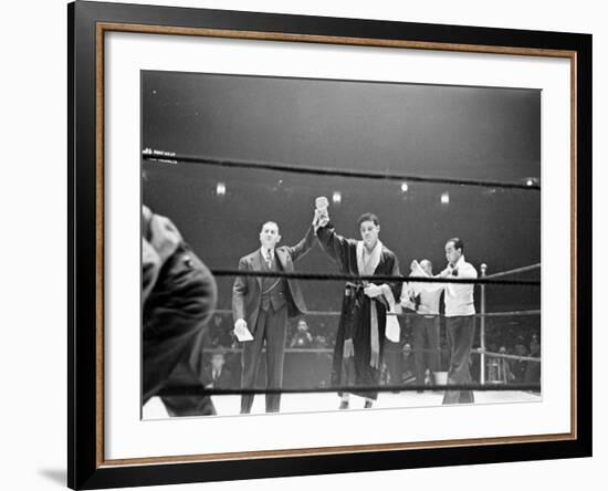 Joe Louis, Negro Boxer Fighting Perry-Peter Stackpole-Framed Premium Photographic Print