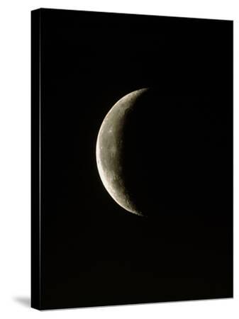 crescent moon Waxing Crescent Moon (40% illuminated) : r/Astronomy
