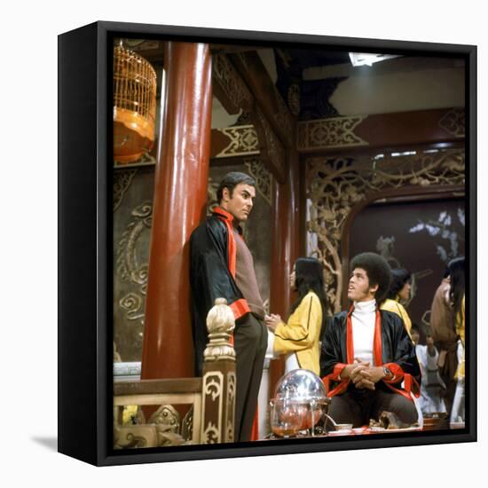 John Saxon and Jim Kelly lors du tournage du film Operation dragon ENTER THE DRAGON by Robert Clous-null-Framed Stretched Canvas