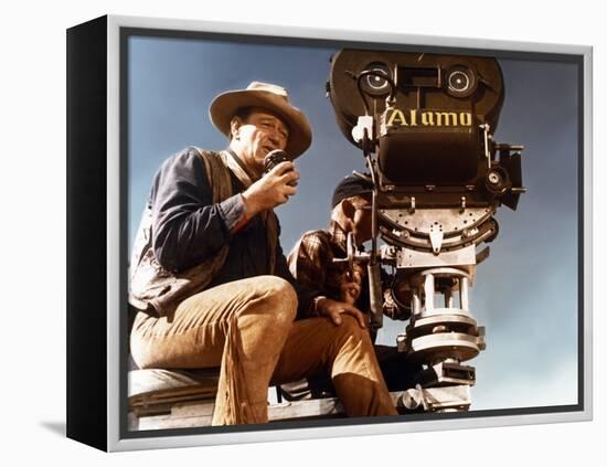 John Wayne sur le tournage by son film Alamo en, 1960 (photo)-null-Framed Stretched Canvas