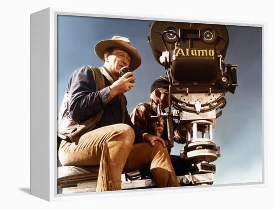 John Wayne sur le tournage by son film Alamo en, 1960 (photo)-null-Framed Stretched Canvas