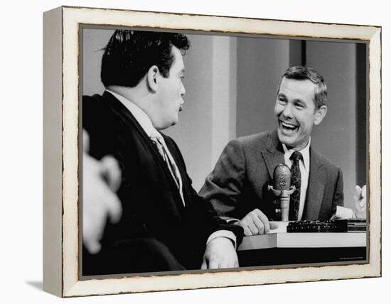 Johnny Carson and Jimmy Breslin Enjoying Conversation During Taping of the Johnny Carson Show-Arthur Schatz-Framed Premier Image Canvas