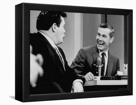 Johnny Carson and Jimmy Breslin Enjoying Conversation During Taping of the Johnny Carson Show-Arthur Schatz-Framed Premier Image Canvas