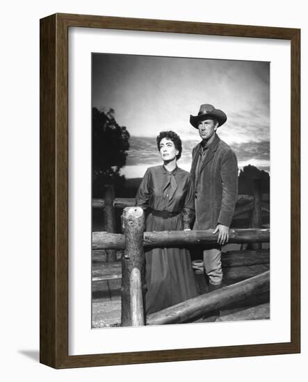 JOHNNY GUITARE, 1954 directed by NICOLAS RAY Joan Crawford and Sterling Hayden (b/w photo)-null-Framed Photo