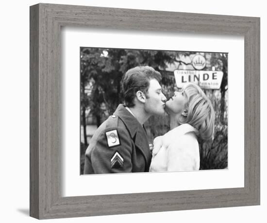 Johnny Hallyday Kissing Sylvie Vartan-DR-Framed Photographic Print