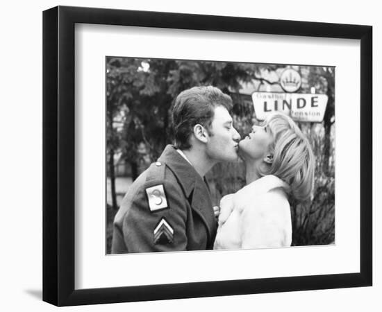 Johnny Hallyday Kissing Sylvie Vartan-DR-Framed Photographic Print