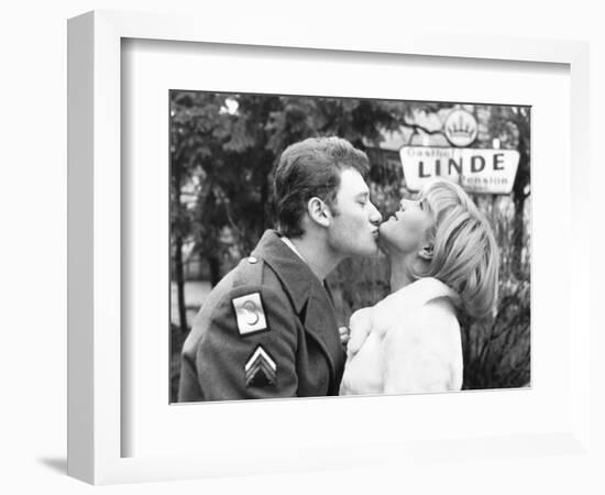 Johnny Hallyday Kissing Sylvie Vartan-DR-Framed Photographic Print