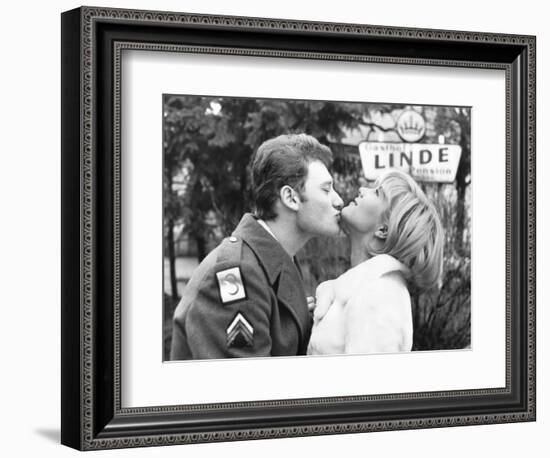 Johnny Hallyday Kissing Sylvie Vartan-DR-Framed Photographic Print