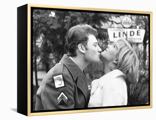 Johnny Hallyday Kissing Sylvie Vartan-DR-Framed Premier Image Canvas