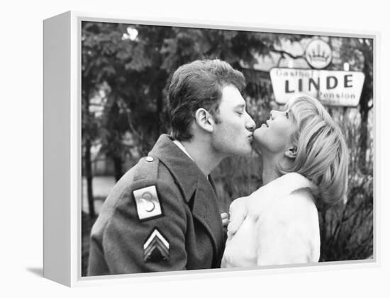 Johnny Hallyday Kissing Sylvie Vartan-DR-Framed Premier Image Canvas