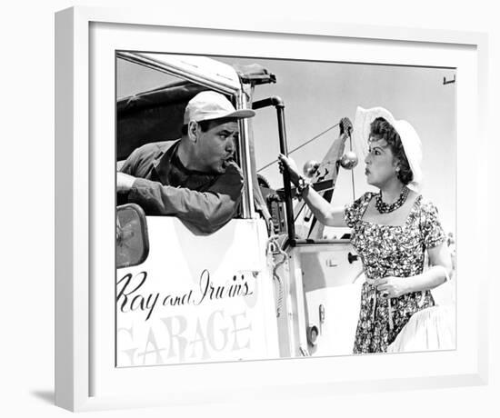 Jonathan Winters, It's a Mad Mad Mad Mad World (1963)-null-Framed Photo