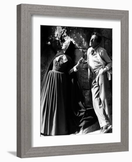 Josette Day and le realisateur Jean Cocteau sur le tournage du film La Belle and la Bete en, 1946 (-null-Framed Photo