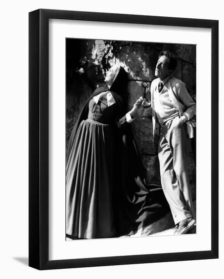 Josette Day and le realisateur Jean Cocteau sur le tournage du film La Belle and la Bete en, 1946 (-null-Framed Photo