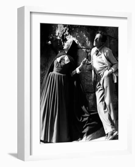 Josette Day and le realisateur Jean Cocteau sur le tournage du film La Belle and la Bete en, 1946 (-null-Framed Photo