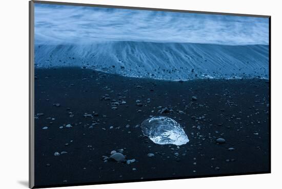 Jškulsarlon, Iceberg Remains on the Atlantic Beach-Catharina Lux-Mounted Photographic Print