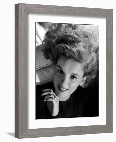 Judy Garland, 1940-null-Framed Photographic Print