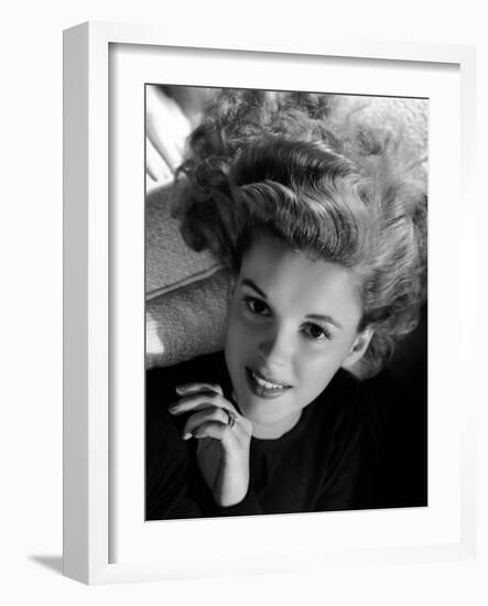 Judy Garland, 1940-null-Framed Photographic Print