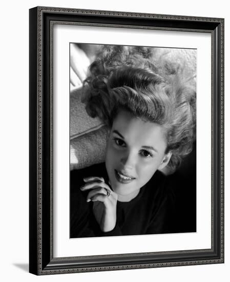 Judy Garland, 1940-null-Framed Photographic Print