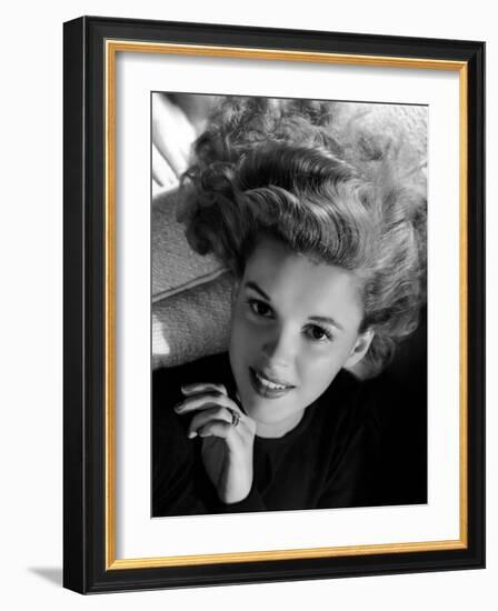 Judy Garland, 1940-null-Framed Photographic Print