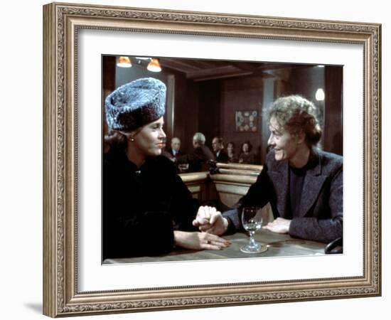 Julia, Jane Fonda, Vanessa Redgrave, 1977-null-Framed Photo