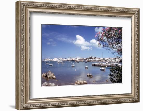 July 1973: Bermuda-Alfred Eisenstaedt-Framed Photographic Print