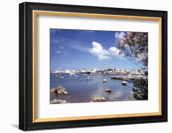 July 1973: Bermuda-Alfred Eisenstaedt-Framed Photographic Print