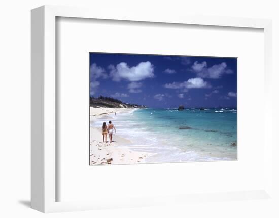 July 1973: Couple Walking on the Beach, Bermuda-Alfred Eisenstaedt-Framed Photographic Print